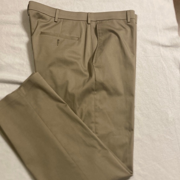 Men’s Haggar khaki Dress pant - Picture 1 of 8
